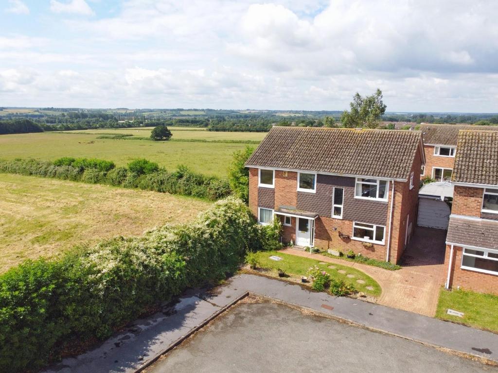 Balmoral Close, Earls Barton, Northamptonshire NN6 4 bed detached house