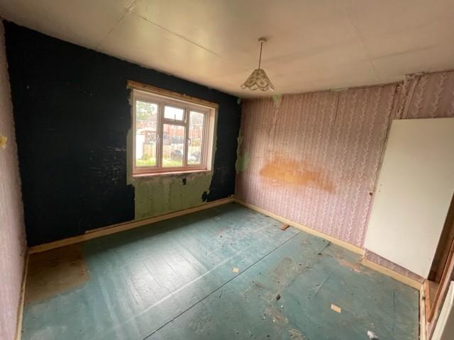 Bedroom 1.jpg
