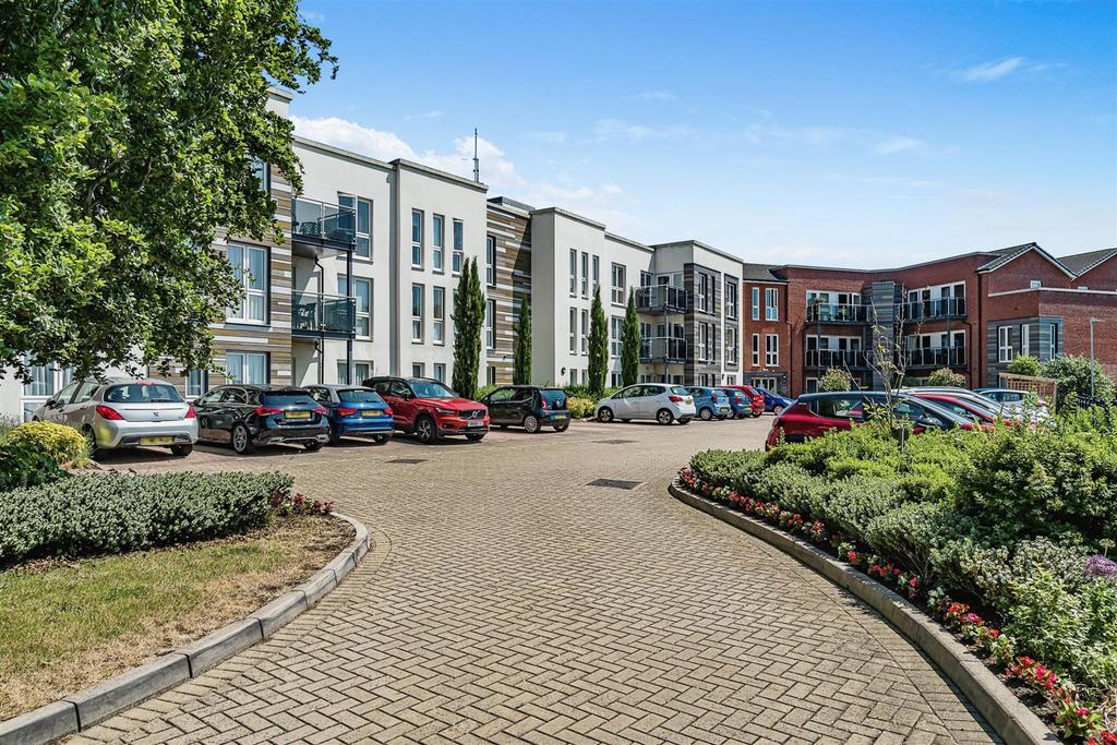 Sanderson Court, Park Road, Hagley, Stourbridge 2 bed apartment for