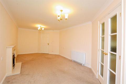 2 bedroom apartment for sale, High Street South, Rushden, Northamptonshire, NN10 0FR