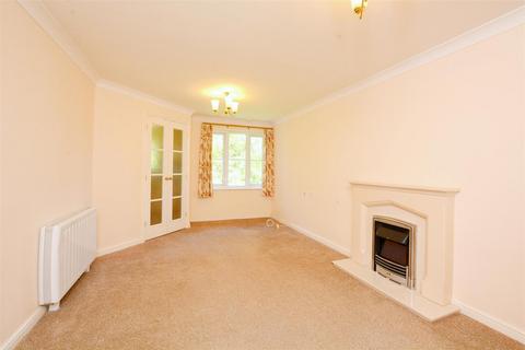 2 bedroom apartment for sale, High Street South, Rushden, Northamptonshire, NN10 0FR