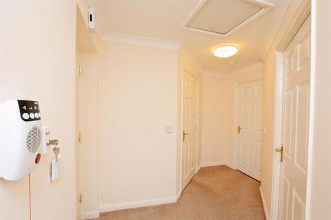 2 bedroom apartment for sale, High Street South, Rushden, Northamptonshire, NN10 0FR