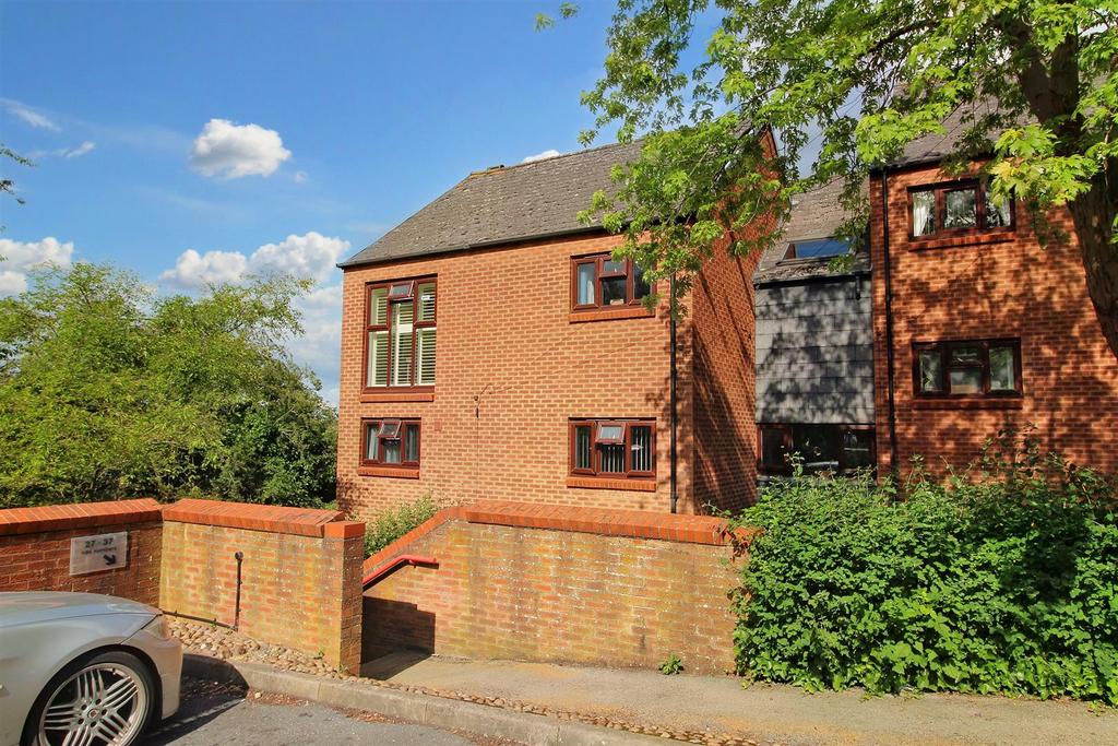 Hooton Road, Carlton, Nottingham 2 bed flat for sale £100,000
