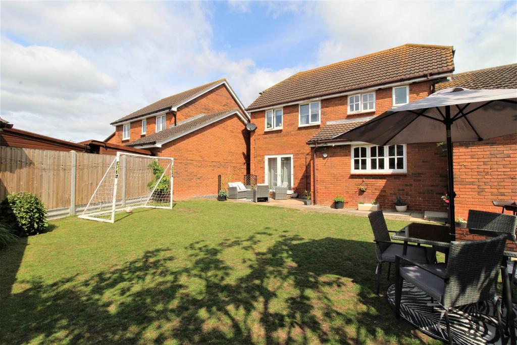 Penny Cress Road, Minster On Sea... 4 bed detached house £380,000