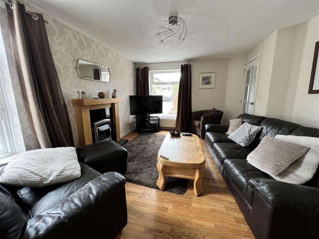 Greenbank, Athersley North, Barnsley 3 bed semidetached house £795
