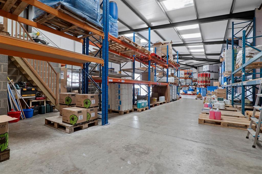 Bourton Industrial Park... Industrial unit - £2,833 pcm (£654 pw)