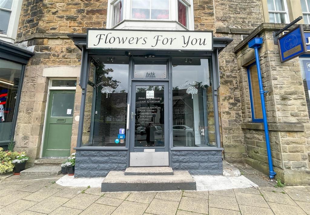 Bridge Street, Buxton Shop £750 pcm (£173 pw)