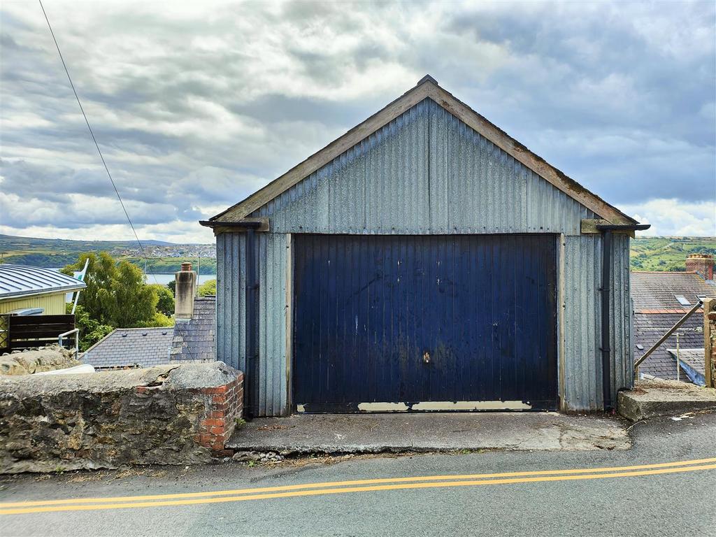 Detached Garage