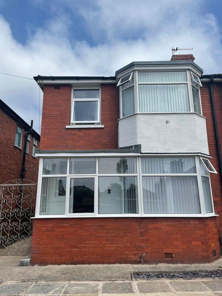 Southbourne Road, Blackpool, Lancashire 3 bed semidetached house £