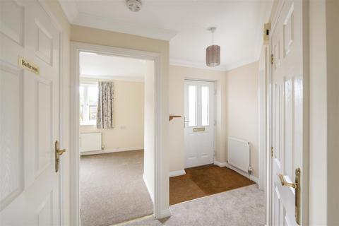 2 bedroom house for sale - Crofters Close, Redhill