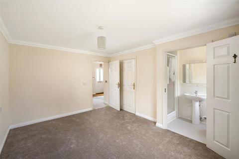 2 bedroom house for sale - Crofters Close, Redhill