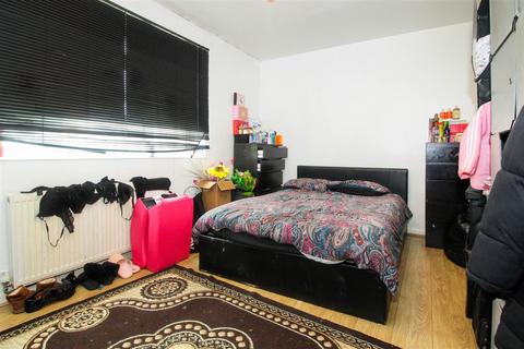 22 Allington Avenue, London, N17 8JE