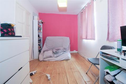 22 Allington Avenue, London, N17 8JE