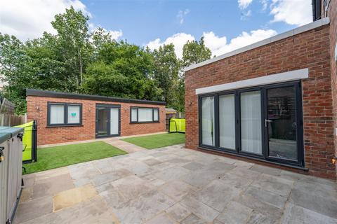 60a Brantingham Road, Whalley Range, Manchester, M16 8PP