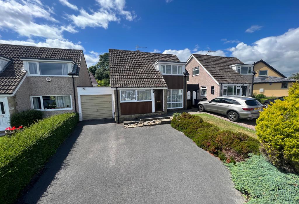 Moorhead Crescent, Shipley, West Yorkshire 3 bed detached house for