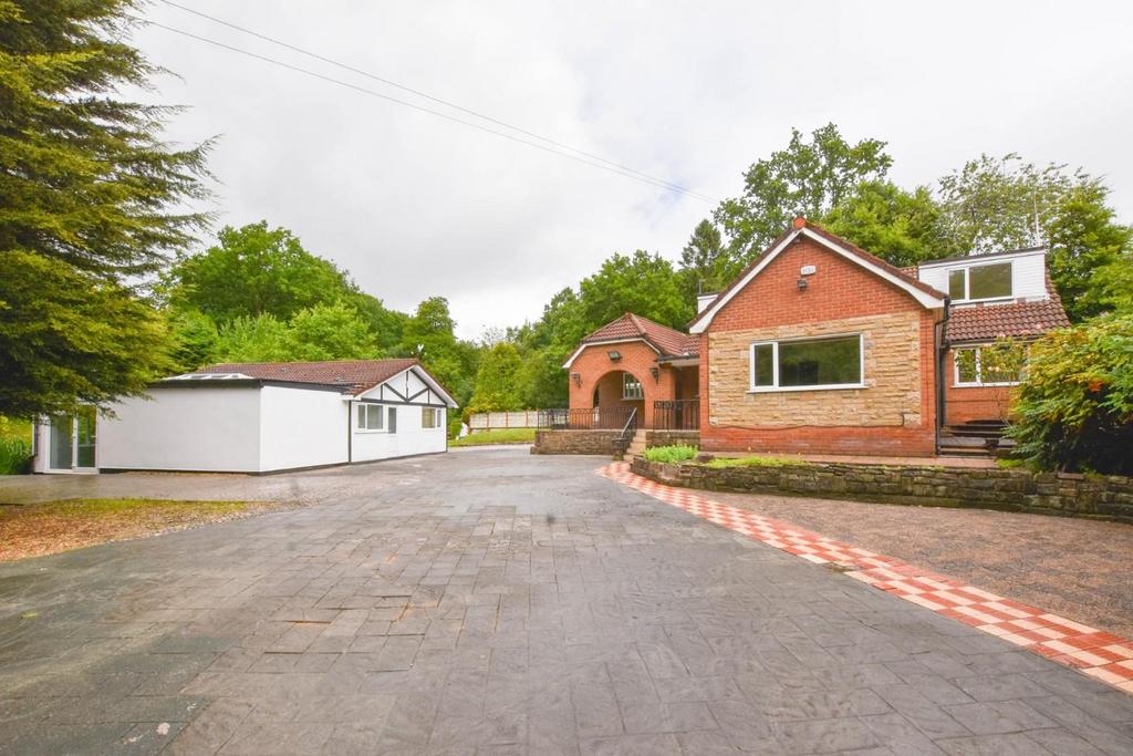 Wigan Lower Road, Standish Lower Ground, Wigan, WN6 8LJ 5 bed detached