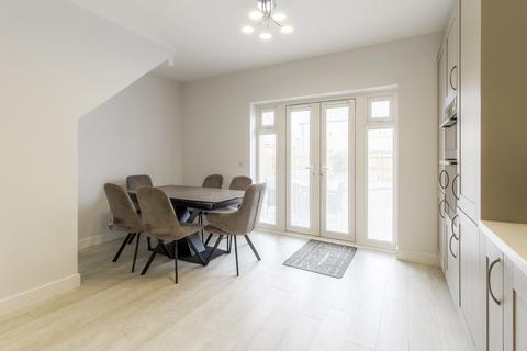 21 Lamport Crescent, Raunds, Wellingborough, NN9 6UX