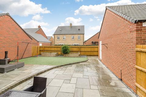 21 Lamport Crescent, Raunds, Wellingborough, NN9 6UX