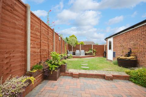 17 Fairoaks Drive, Raunds, Wellingborough, NN9 6HJ
