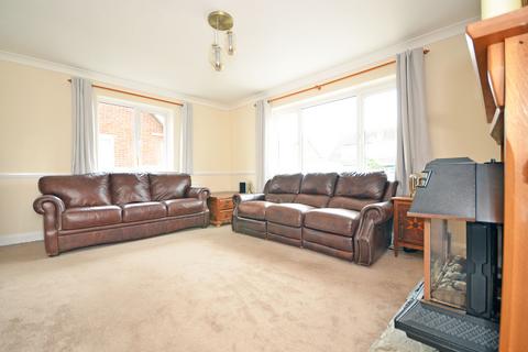 17 Fairoaks Drive, Raunds, Wellingborough, NN9 6HJ
