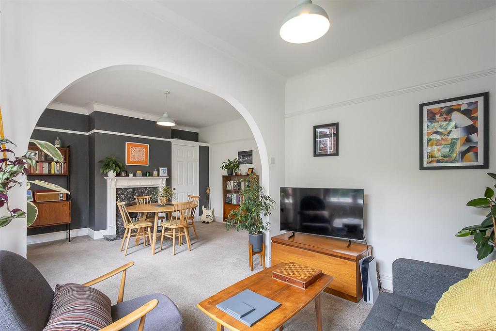 Sackville Road, Heaton, Newcastle upon Tyne 2 bed flat for sale £165,000