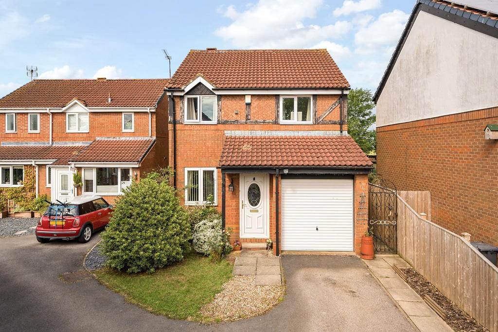 Kirkfield Lane, Thorner, Leeds, West Yorkshire 3 bed detached house for