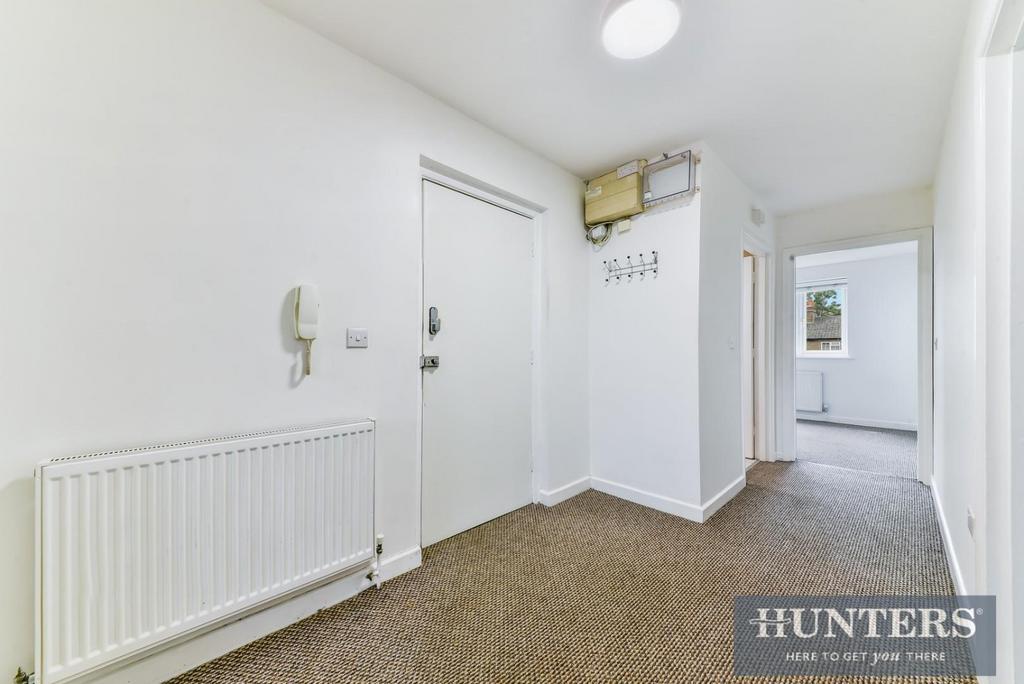 Fonthill Court, Cottington Road... 2 bed flat £1,650 pcm (£381 pw)