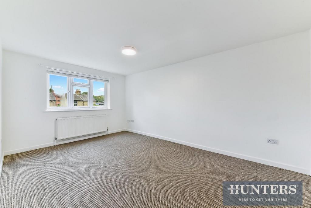 Fonthill Court, Cottington Road... 2 bed flat £1,650 pcm (£381 pw)
