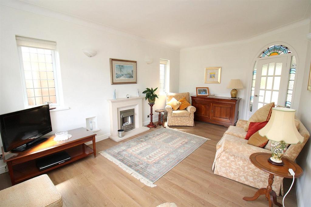 Parkway, Romford 4 bed detached house £1,000,000