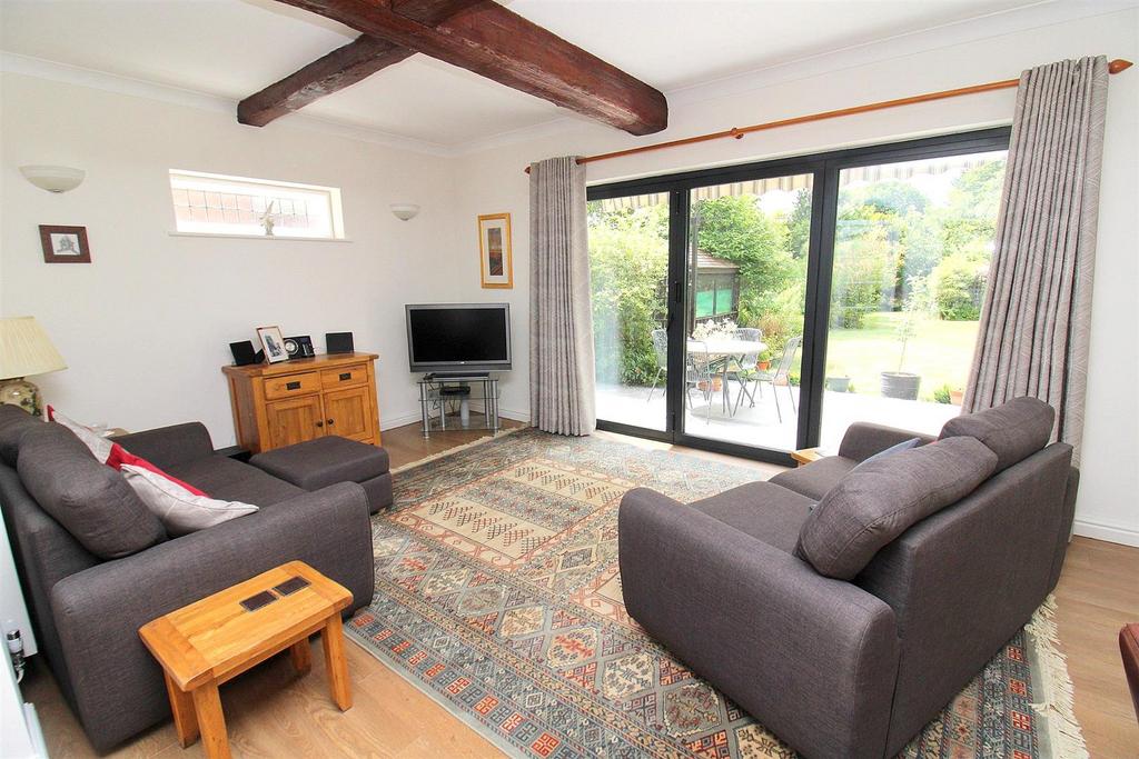 Parkway, Romford 4 bed detached house £1,000,000