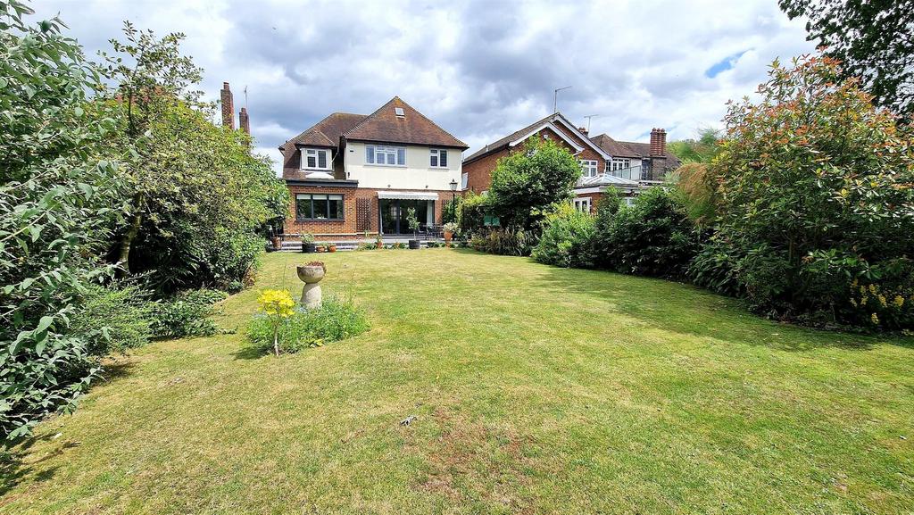 Parkway, Romford 4 bed detached house £1,000,000