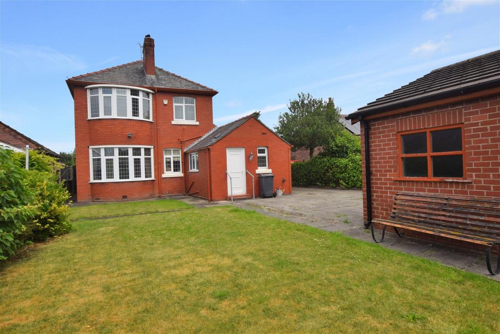 Liverpool Road, Widnes 3 bed detached house for sale £300,000