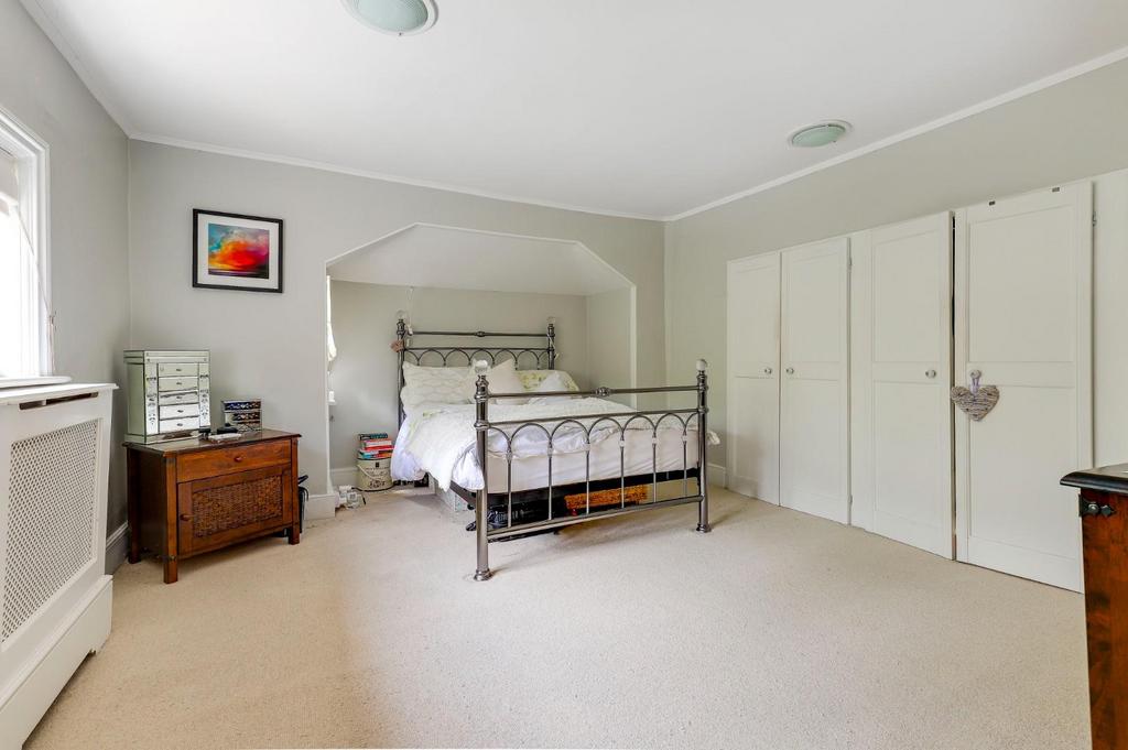 Bed 1.jpg