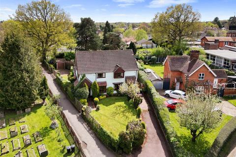 3 bedroom semi-detached house for sale, Hall Lane, Shenfield, Brentwood