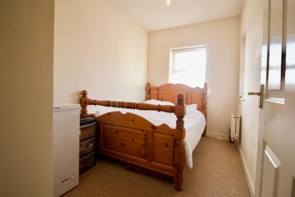 Bedroom 2 (Double)