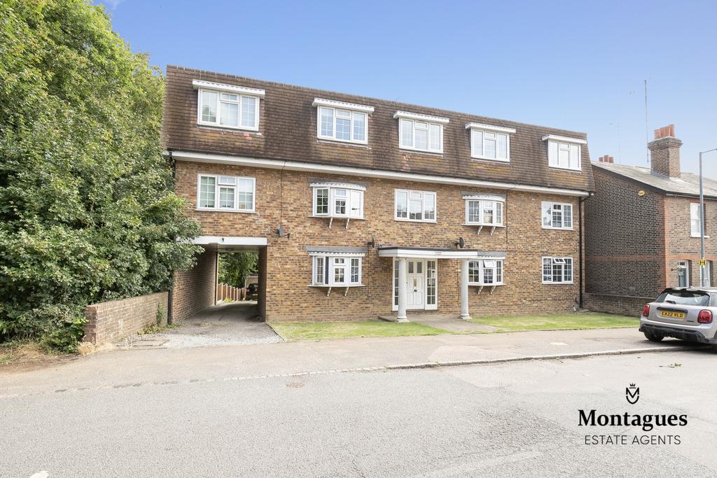Forest Road, Loughton, IG10 2 bed flat for sale £340,000