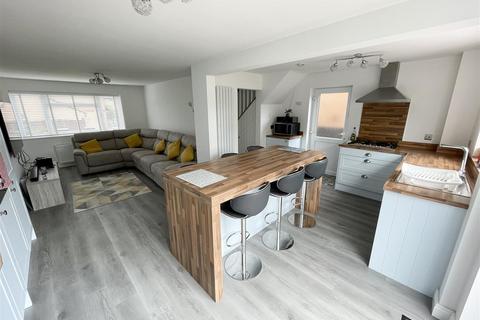 10 Firsway, Upton, Poole, BH16 5HU