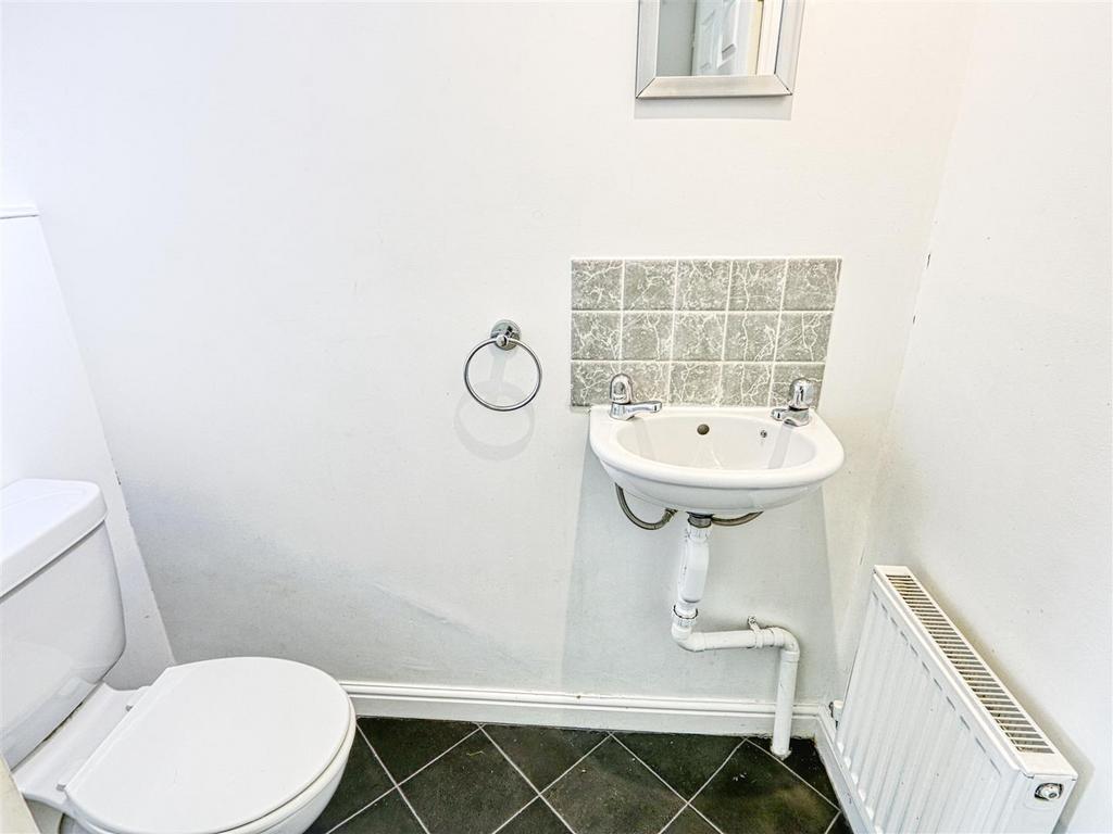 Ground floor wc/cloakroom