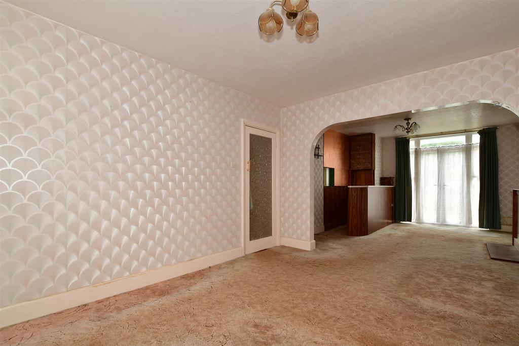 Meadow Way, Littlehampton, West Sussex 3 bed semidetached house for