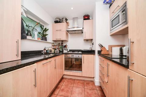 2 bedroom flat to rent, St Lukes Court, Battersea, London