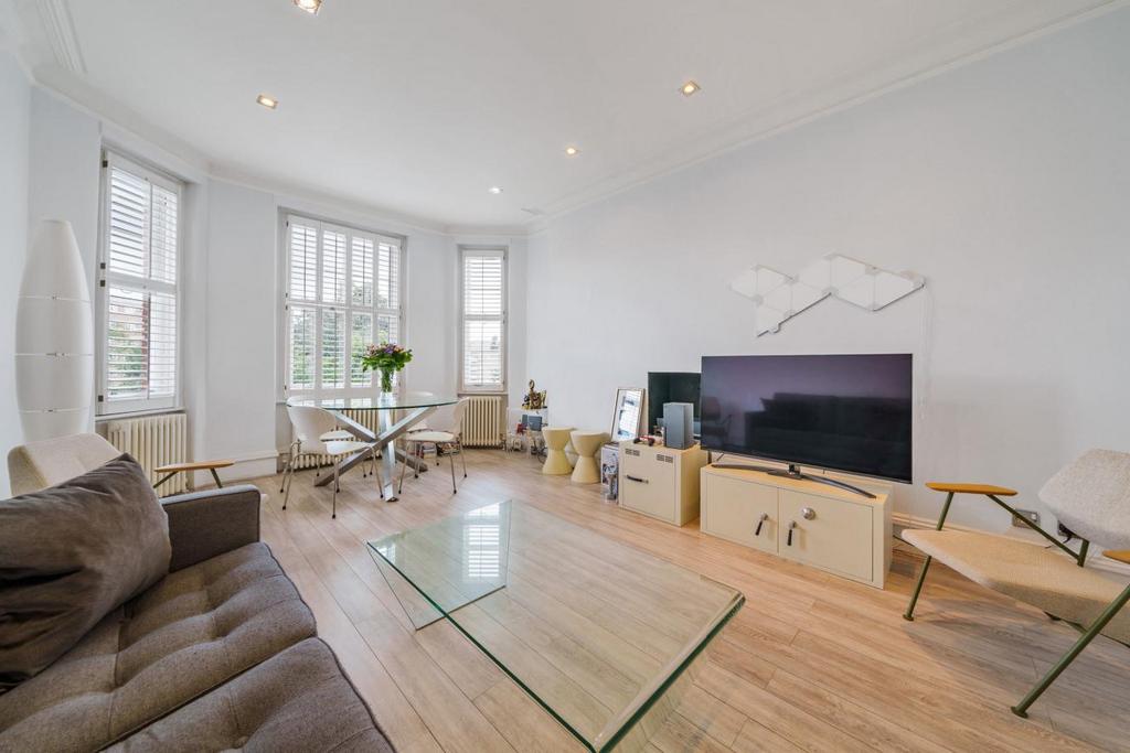 Beaumont Avenue, Fulham 3 bed flat for sale £935,000