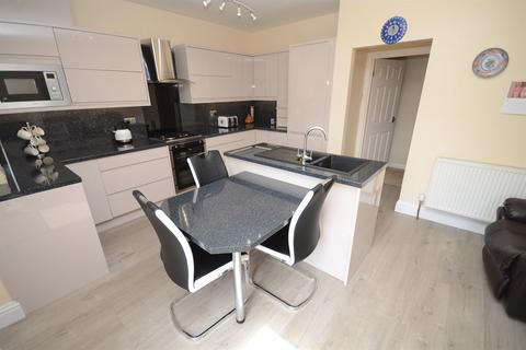4 bedroom end of terrace house for sale, Beach Road, South Shields
