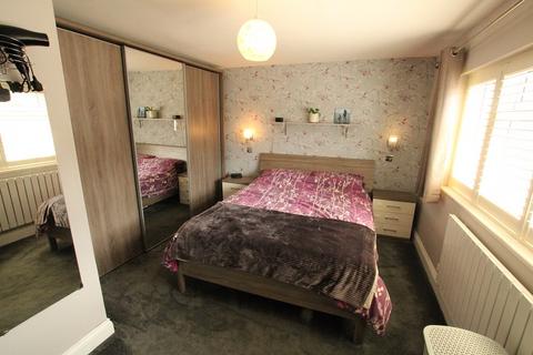 24 Foxleys, Carpenders Park, Watford, WD19 5DA