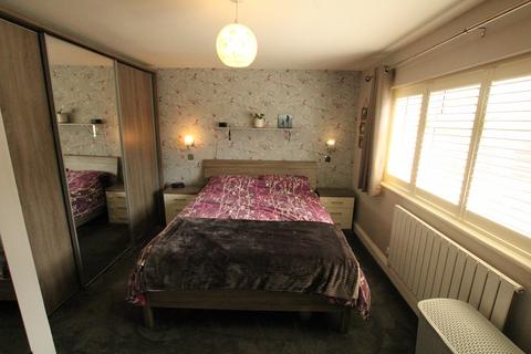 24 Foxleys, Carpenders Park, Watford, WD19 5DA