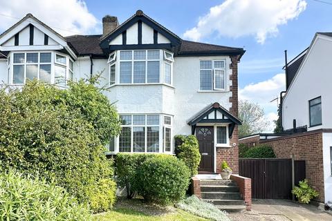 18 Oakwood Avenue, Borehamwood, WD6 1SR