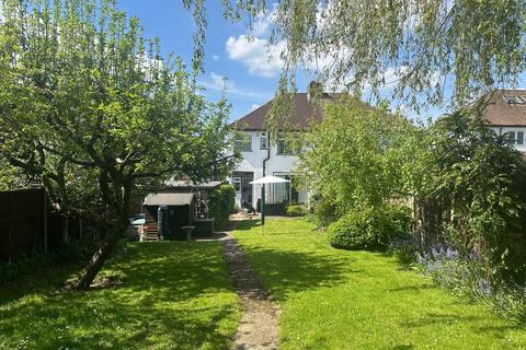 18 Oakwood Avenue, Borehamwood, WD6 1SR