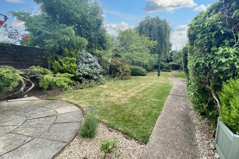 18 Oakwood Avenue, Borehamwood, WD6 1SR
