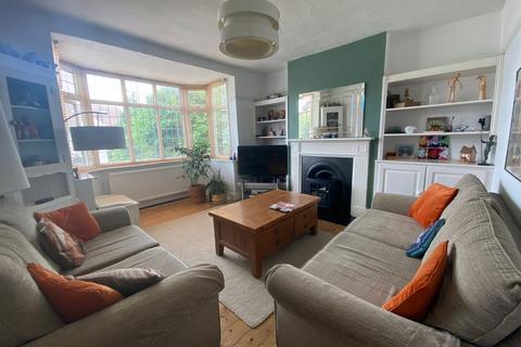 18 Oakwood Avenue, Borehamwood, WD6 1SR