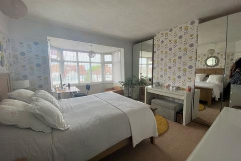 18 Oakwood Avenue, Borehamwood, WD6 1SR