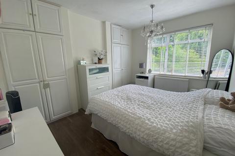 18 Oakwood Avenue, Borehamwood, WD6 1SR